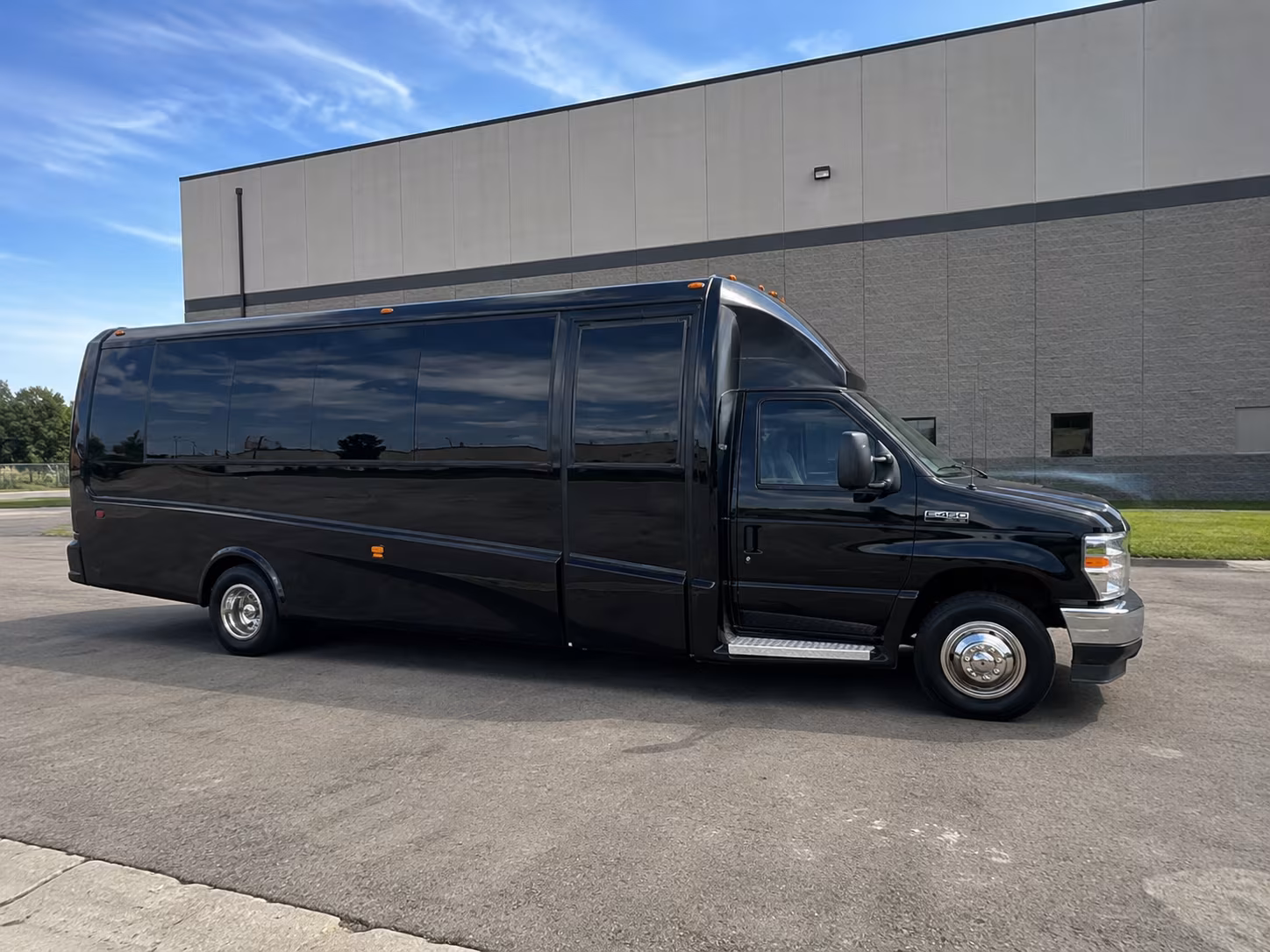 bus rentals for owensboro corporate outings team events and client entertaining