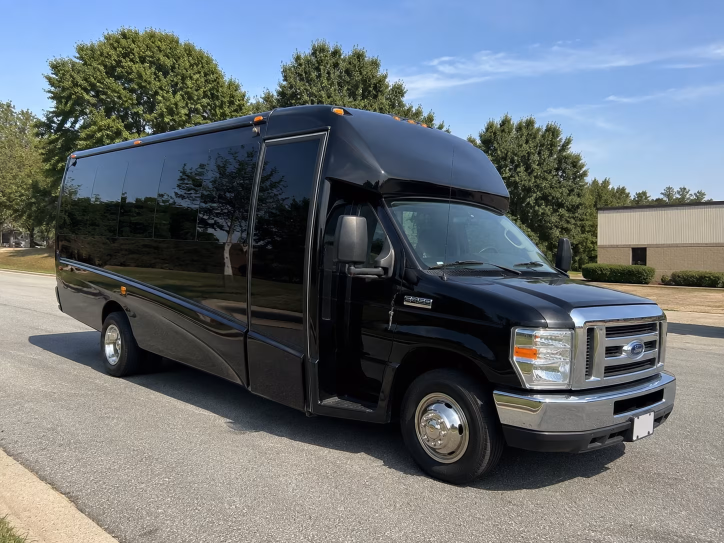 regional corporate bus rentals between owensboro and evansville louisville and nashville